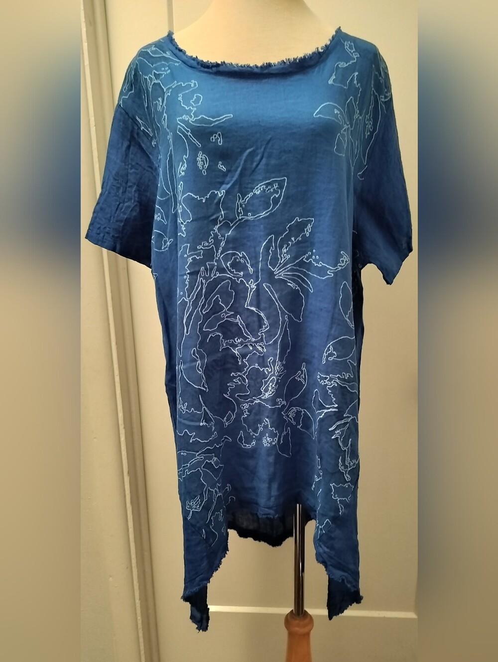 Blue Linen Floral Outline Tunic Top